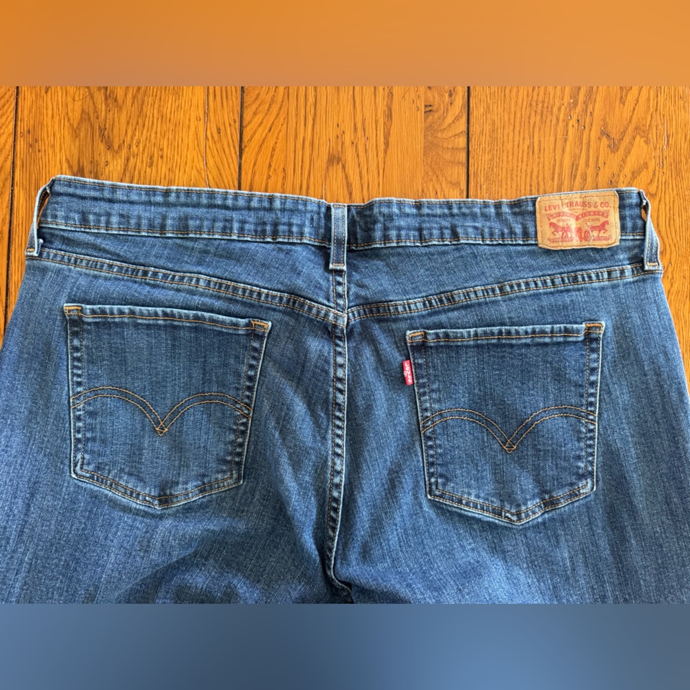 Levi's Women's Dark Wash Bootcut Jeans, plus size 20W - Picture 4 of 10